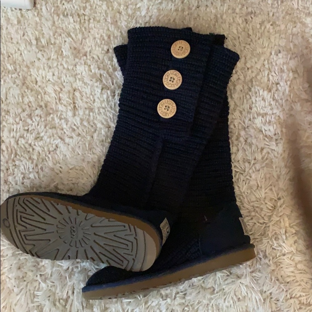 size 6 navy blue knit cardy UGG boots
